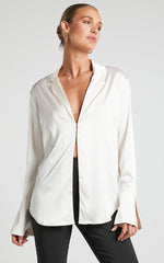 Hayien Shirt - Long Sleeve Plunge Shirt in Champagne